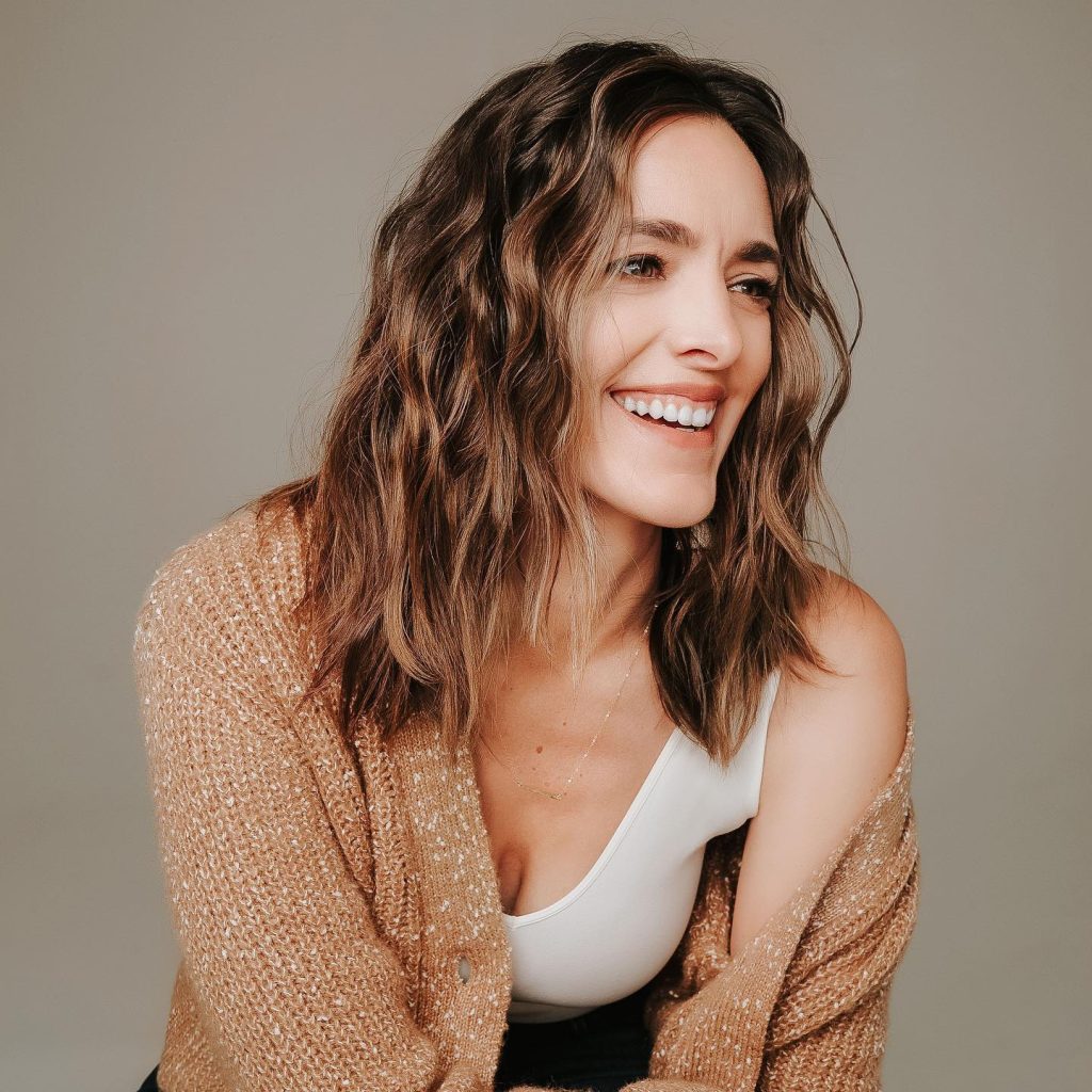 Messy waves spring into style top spring hair trends