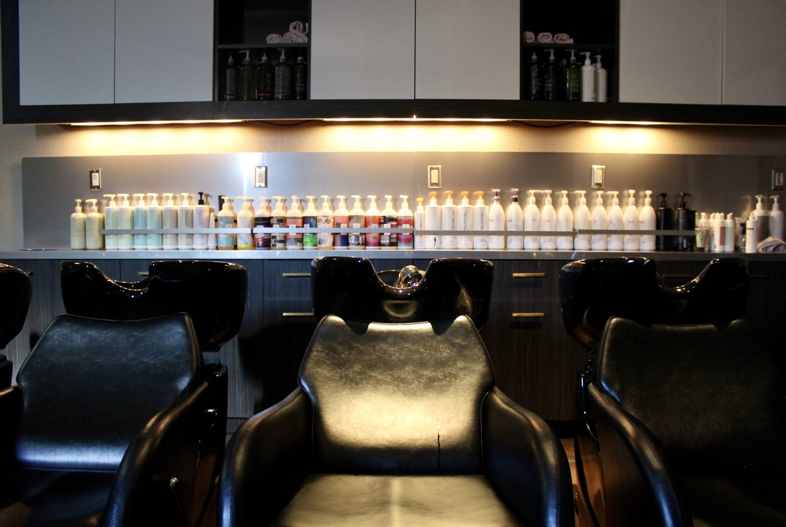 studio be salon wash house with back wall